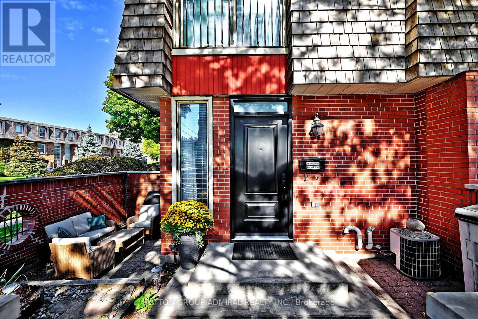 1 - 69 Upper Canada Drive, Toronto, Ontario  M2P 2A3 - Photo 7 - C12455622