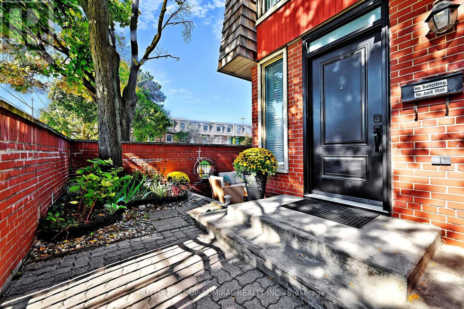 1 - 69 Upper Canada Drive, Toronto, Ontario  M2P 2A3 - Photo 8 - C12455622
