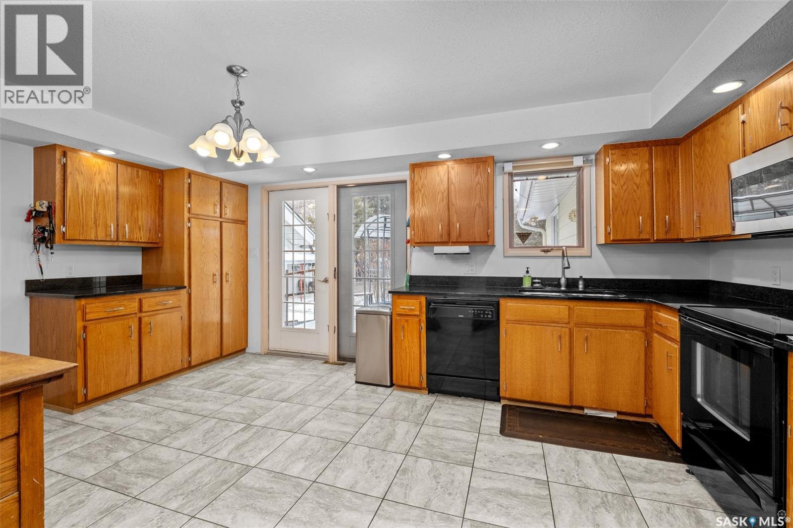 1218 7th Street E, Prince Albert, Saskatchewan  S6V 0T9 - Photo 3 - SK020438