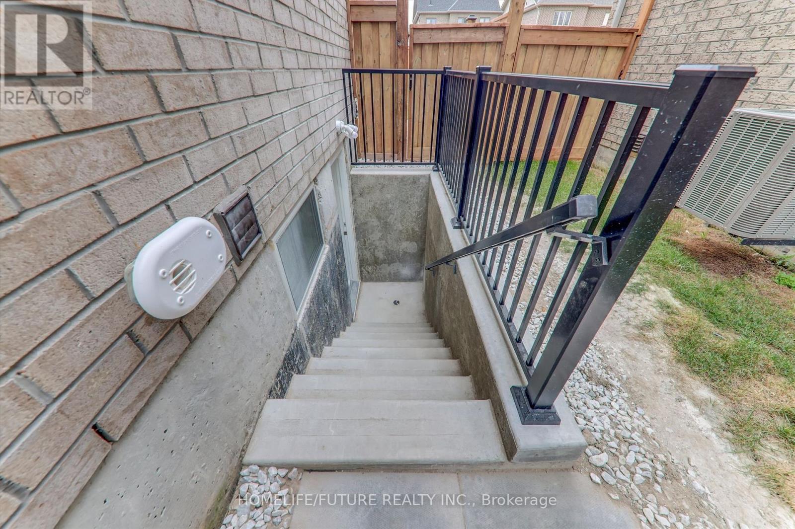 Bsmt - 77 Mac Campbell Way, Bradford West Gwillimbury, Ontario  L3Z 4M7 - Photo 3 - N12455631