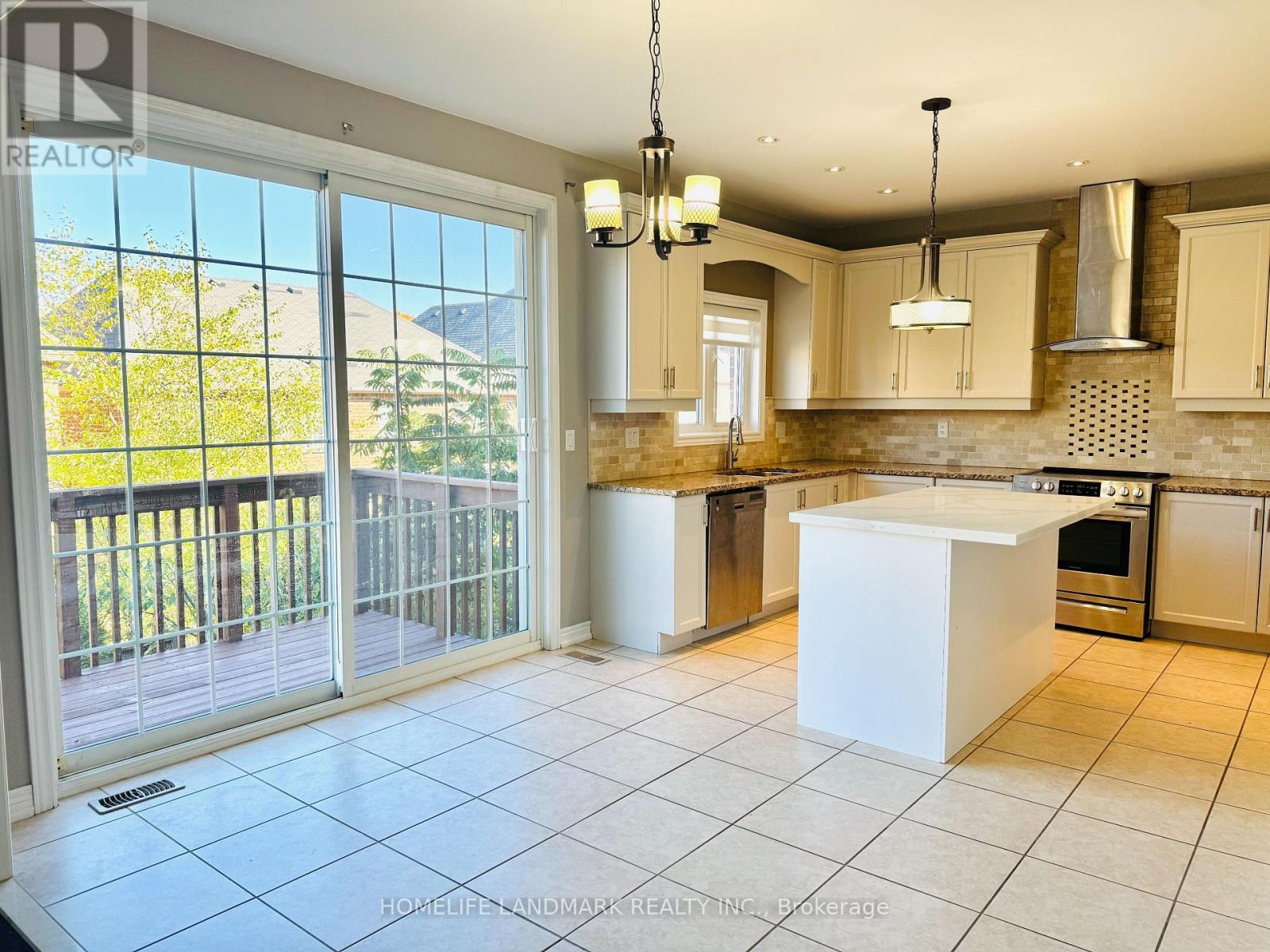 137 Alpaca Drive, Richmond Hill, Ontario  L4E 0R2 - Photo 8 - N12454598