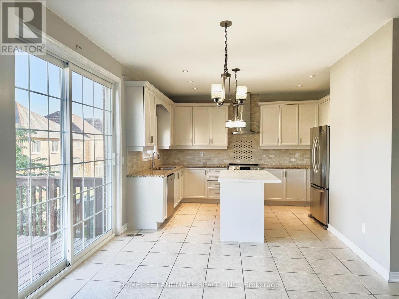 137 Alpaca Drive, Richmond Hill, Ontario  L4E 0R2 - Photo 7 - N12454598