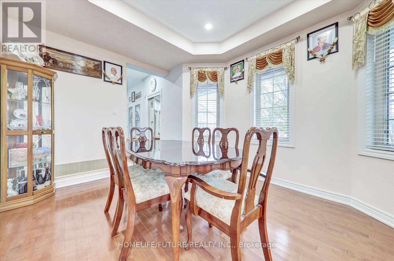 2 Tovey Terrace, Brampton, Ontario  L6R 3E6 - Photo 13 - W12455617