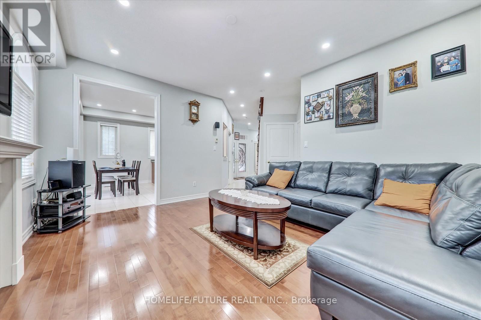 2 Tovey Terrace, Brampton, Ontario  L6R 3E6 - Photo 16 - W12455617