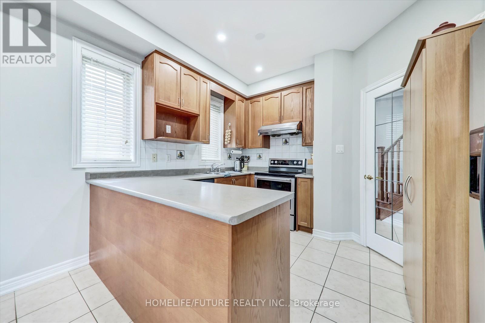 2 Tovey Terrace, Brampton, Ontario  L6R 3E6 - Photo 19 - W12455617