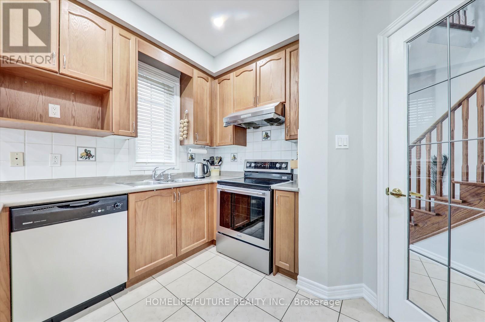 2 Tovey Terrace, Brampton, Ontario  L6R 3E6 - Photo 20 - W12455617