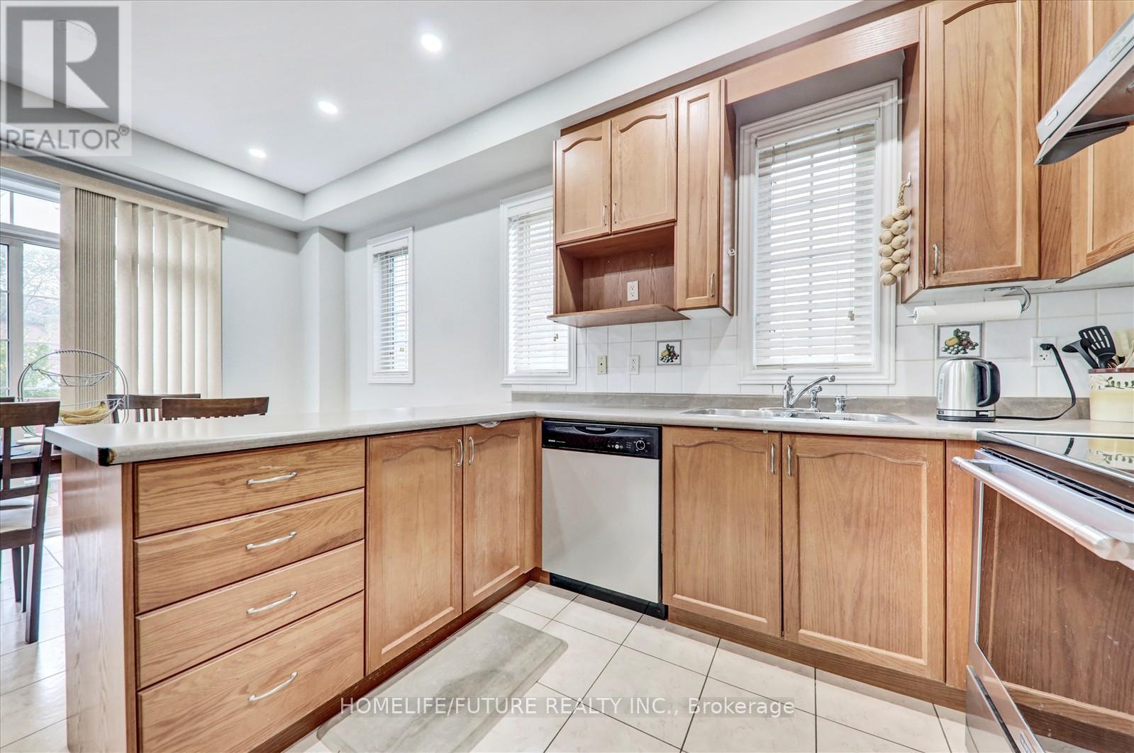 2 Tovey Terrace, Brampton, Ontario  L6R 3E6 - Photo 21 - W12455617