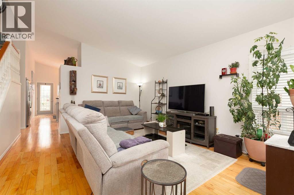 Property at 30 Heritage Crescent W image 4