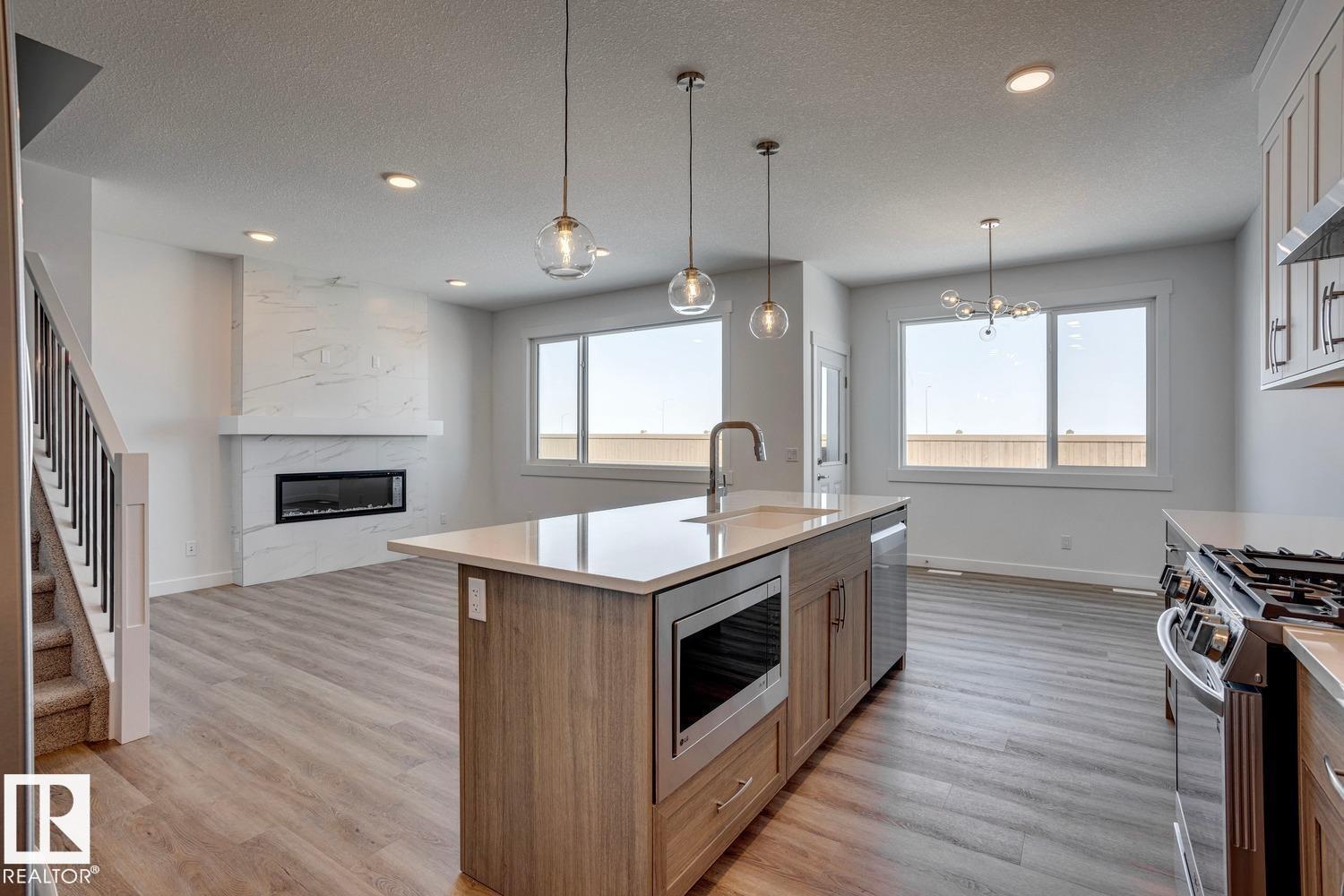 6268 180 Av Nw Nw, Edmonton, Alberta  T5Y 4A6 - Photo 3 - E4461594