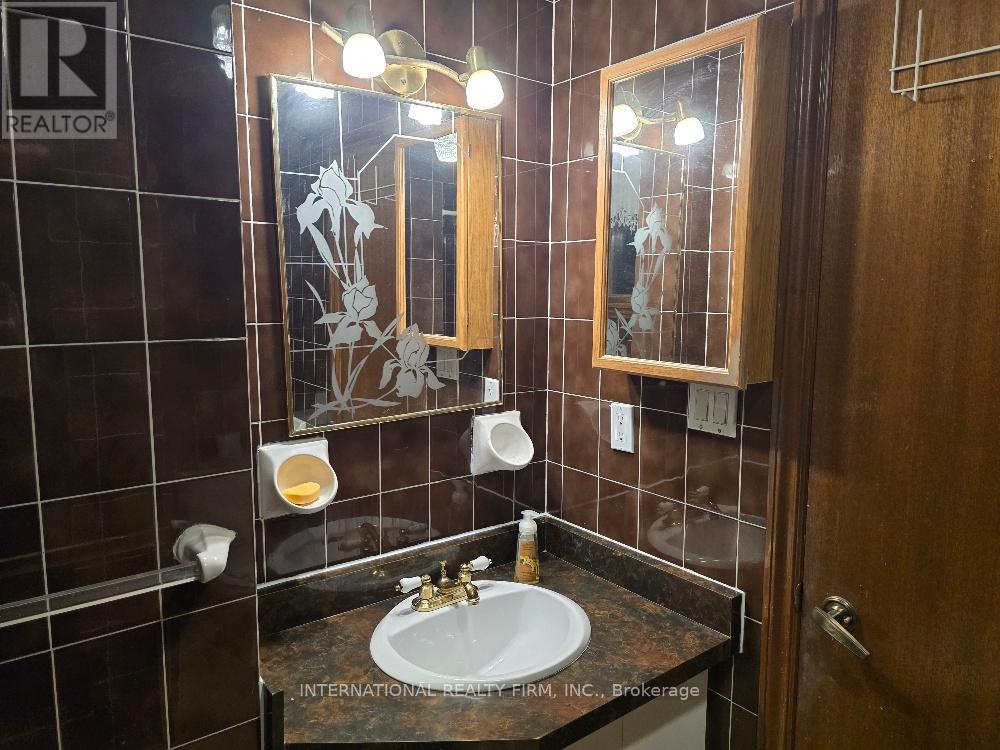 607a Coldstream Avenue, Toronto, Ontario  M6B 2L1 - Photo 18 - C12455661