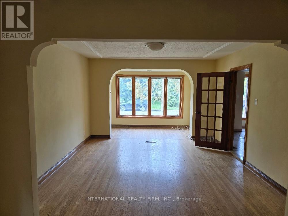 607a Coldstream Avenue, Toronto, Ontario  M6B 2L1 - Photo 3 - C12455661