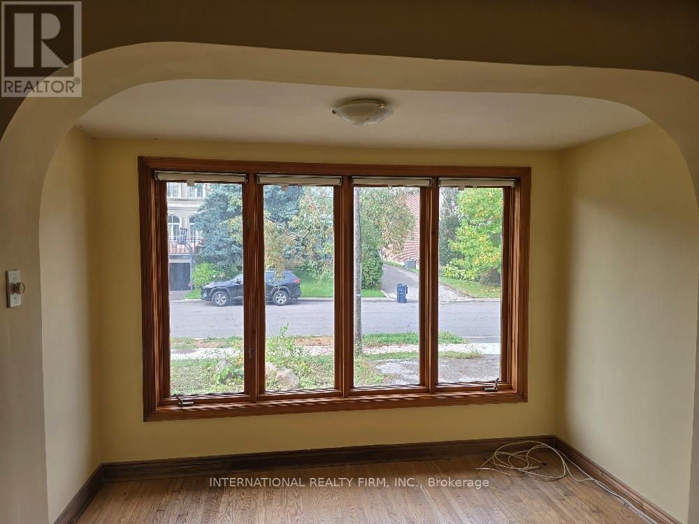 607a Coldstream Avenue, Toronto, Ontario  M6B 2L1 - Photo 4 - C12455661