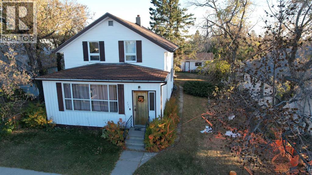 215 5 Avenue W, Hanna, Alberta  T0J 1P0 - Photo 2 - A2263668