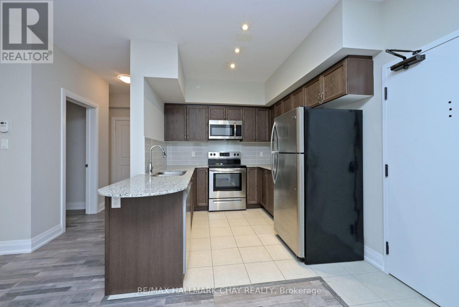 109 - 157 Wellington Street E, New Tecumseth, Ontario  L9R 0R7 - Photo 10 - N12455637
