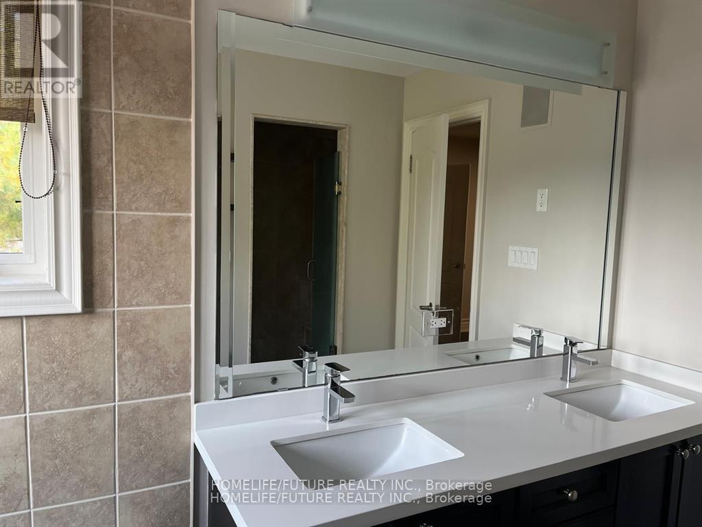 253 Harold Avenue, Whitchurch-Stouffville, Ontario  L4A 1C1 - Photo 12 - N12455657