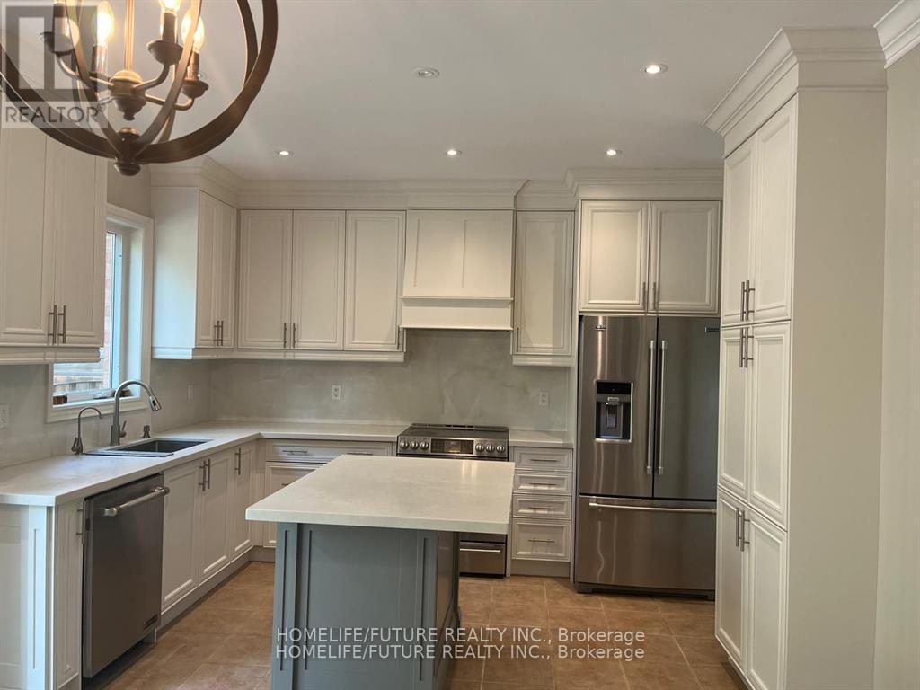 253 Harold Avenue, Whitchurch-Stouffville, Ontario  L4A 1C1 - Photo 8 - N12455657