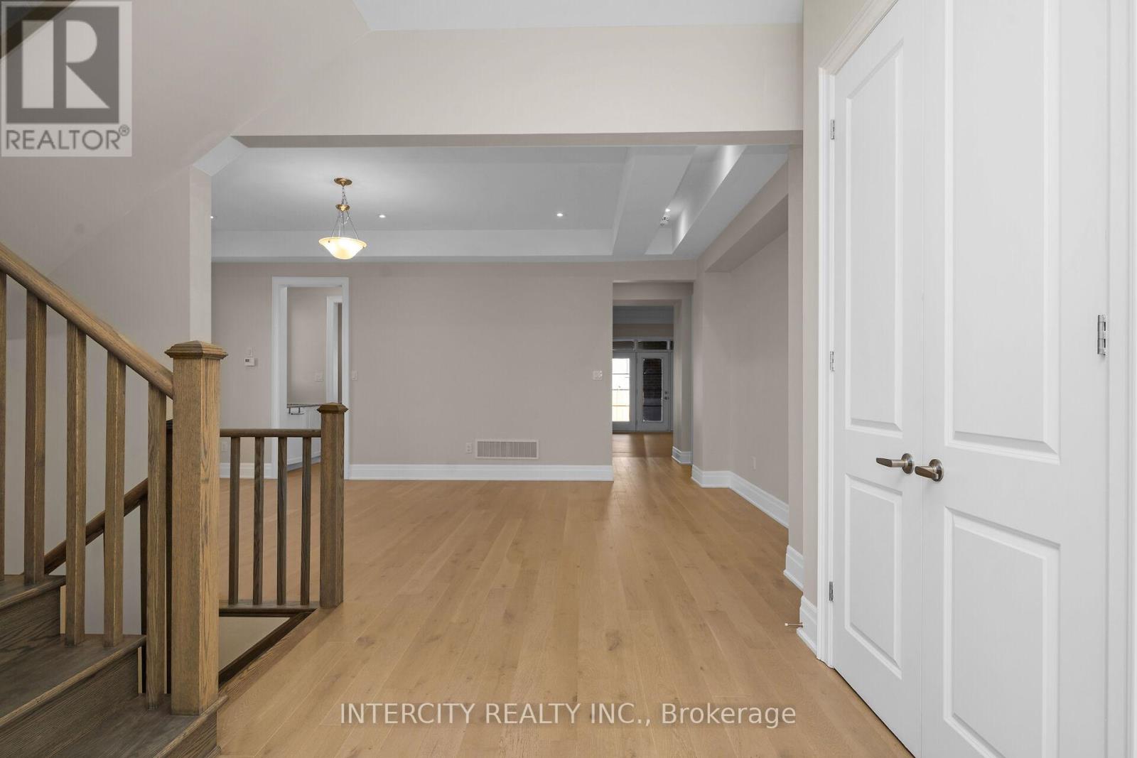 2 Pine Heights Drive, Vaughan, Ontario  L4H 5C9 - Photo 6 - N12455669