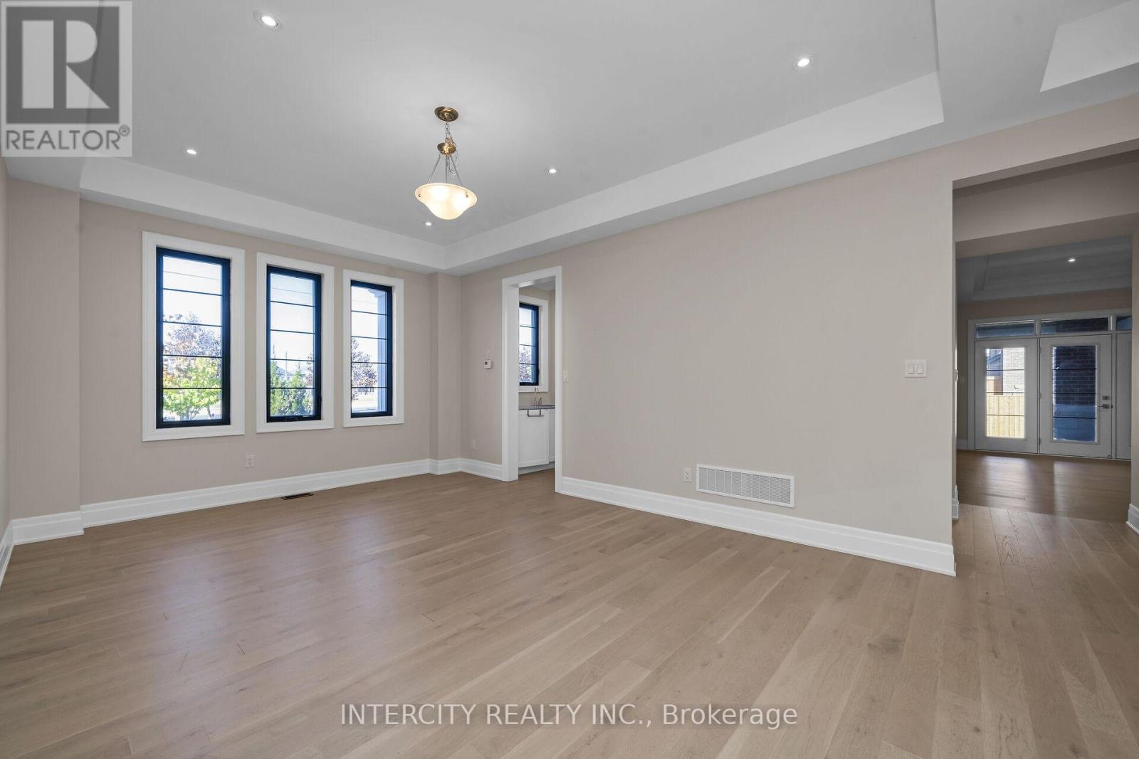 2 Pine Heights Drive, Vaughan, Ontario  L4H 5C9 - Photo 7 - N12455669