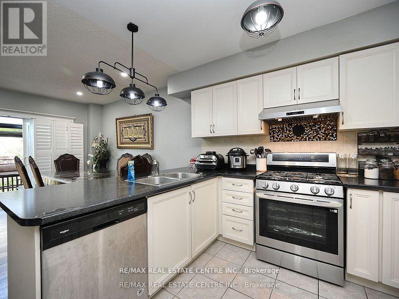 1162 Tupper Drive, Milton, Ontario  L9T 6T4 - Photo 11 - W12455640