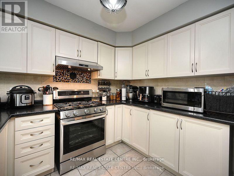 1162 Tupper Drive, Milton, Ontario  L9T 6T4 - Photo 12 - W12455640