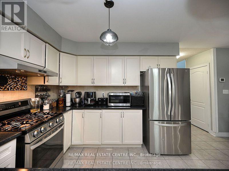 1162 Tupper Drive, Milton, Ontario  L9T 6T4 - Photo 13 - W12455640
