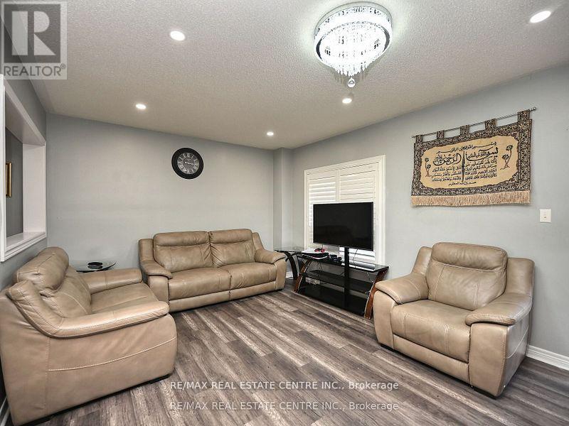 1162 Tupper Drive, Milton, Ontario  L9T 6T4 - Photo 19 - W12455640