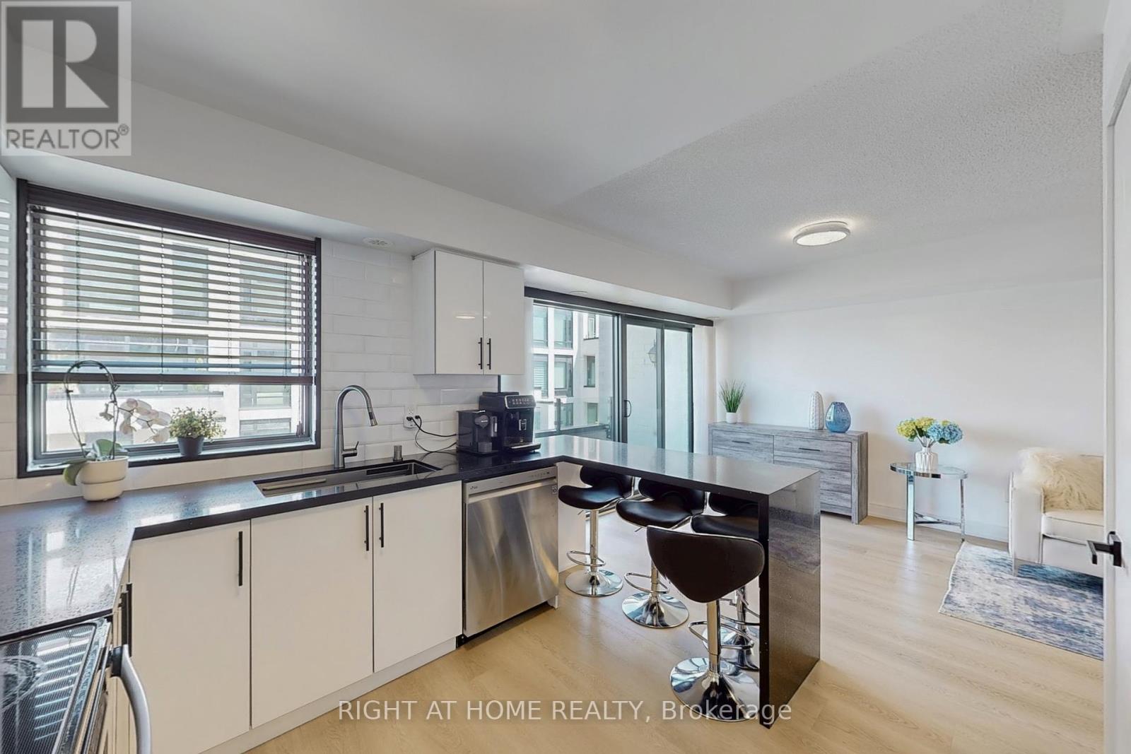 710 - 138 Widdicombe Hill Boulevard, Toronto, Ontario  M9R 4A6 - Photo 10 - W12455651