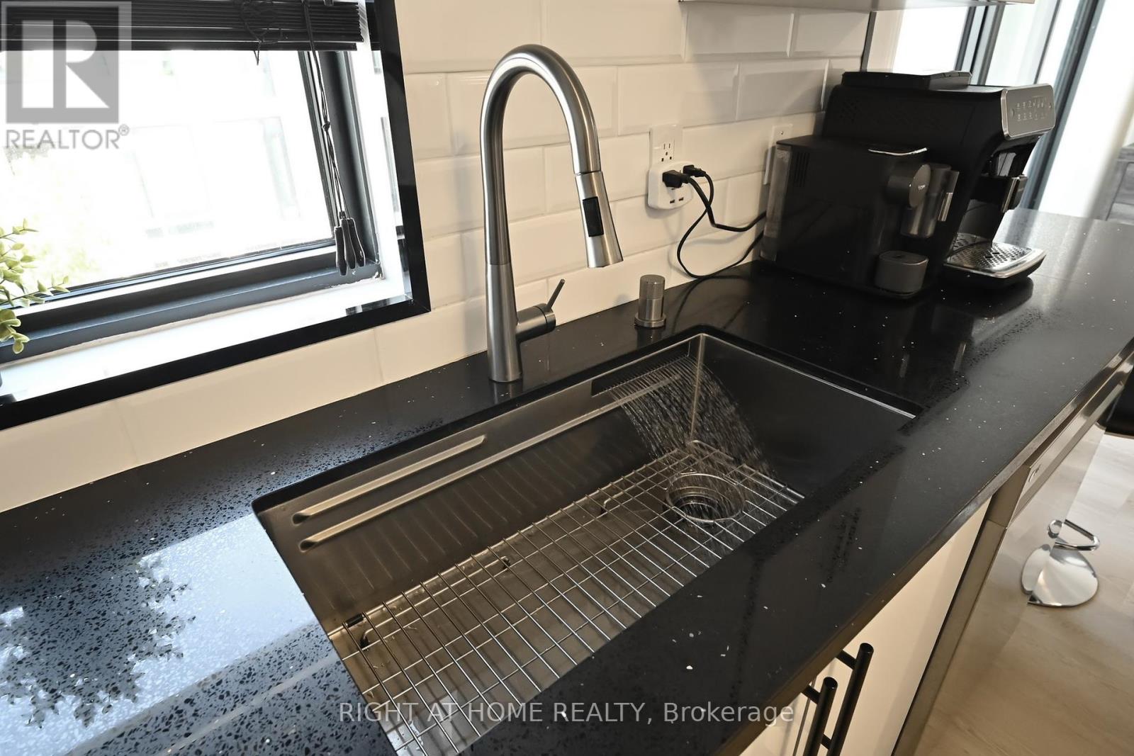 710 - 138 Widdicombe Hill Boulevard, Toronto, Ontario  M9R 4A6 - Photo 11 - W12455651