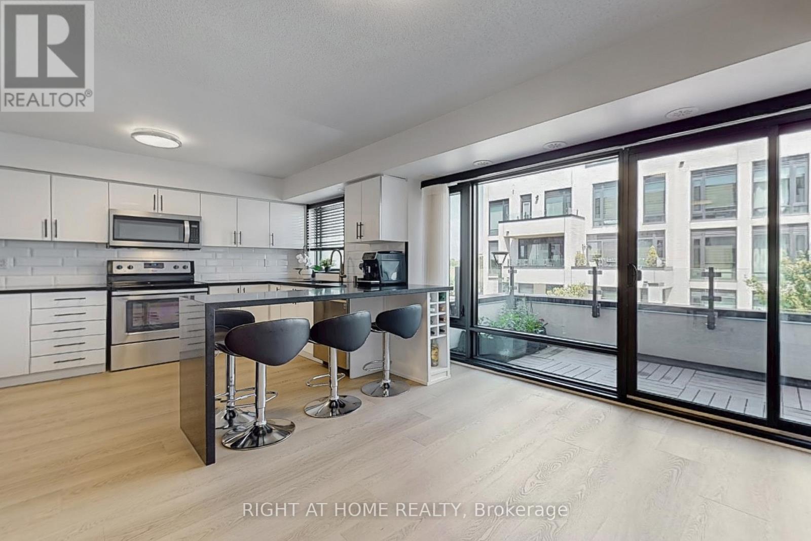 710 - 138 Widdicombe Hill Boulevard, Toronto, Ontario  M9R 4A6 - Photo 7 - W12455651