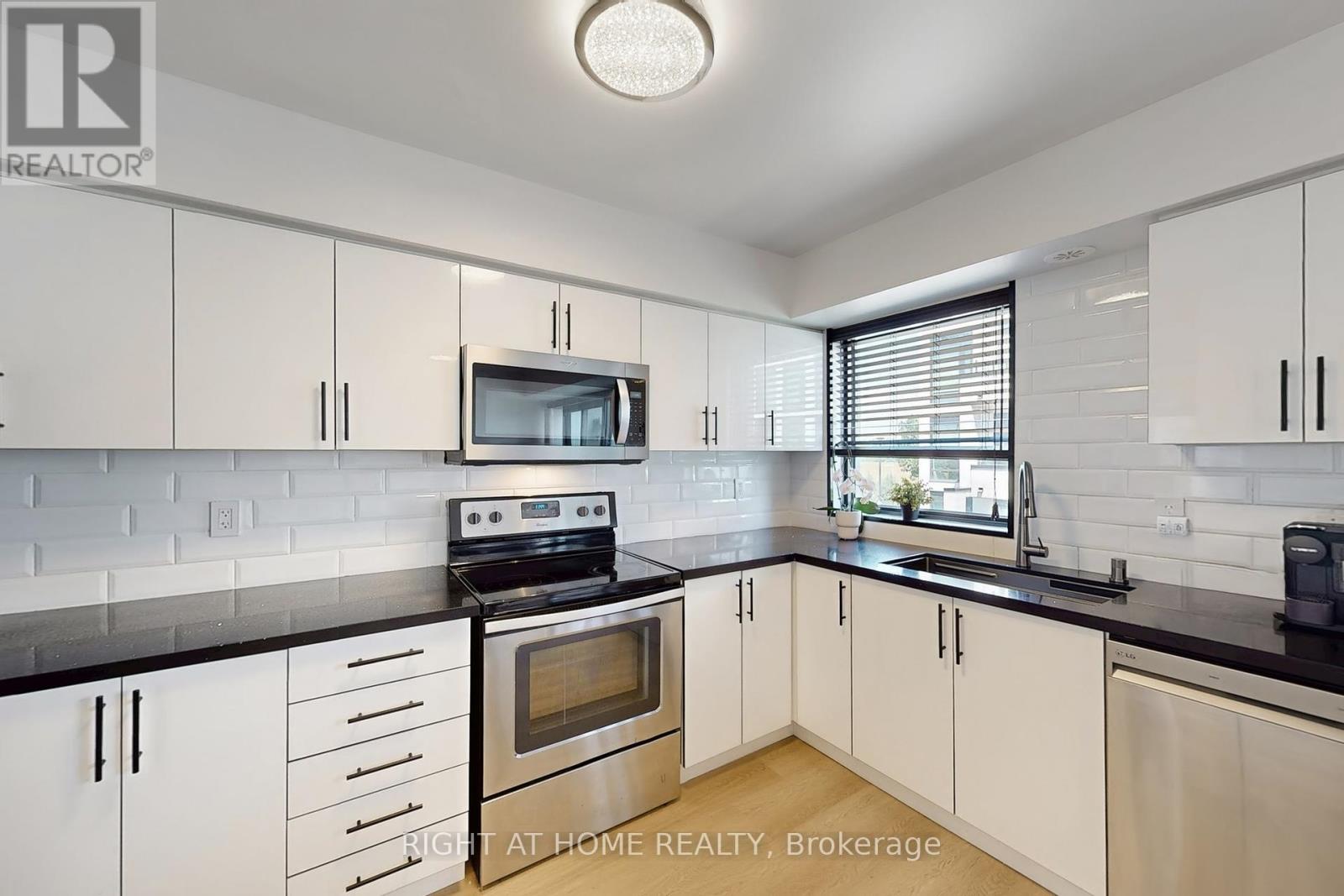 710 - 138 Widdicombe Hill Boulevard, Toronto, Ontario  M9R 4A6 - Photo 9 - W12455651