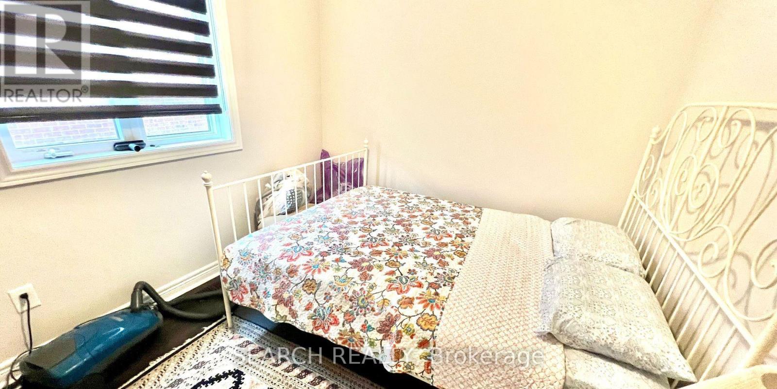 7471 Saint Barbara Boulevard, Mississauga, Ontario  L5W 0G3 - Photo 27 - W12455663