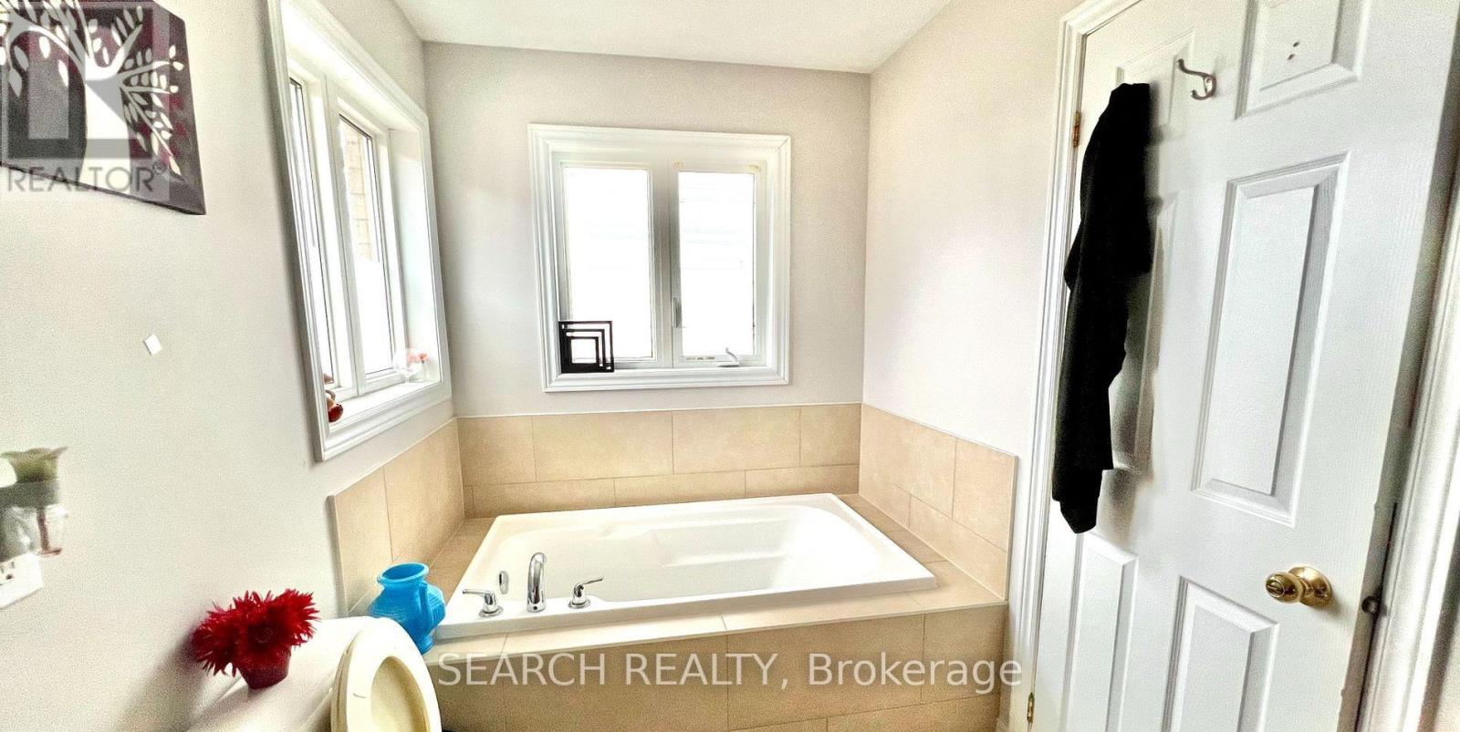 7471 Saint Barbara Boulevard, Mississauga, Ontario  L5W 0G3 - Photo 32 - W12455663