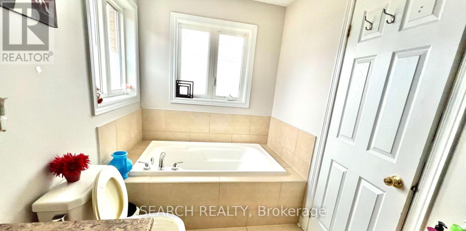 7471 Saint Barbara Boulevard, Mississauga, Ontario  L5W 0G3 - Photo 33 - W12455663
