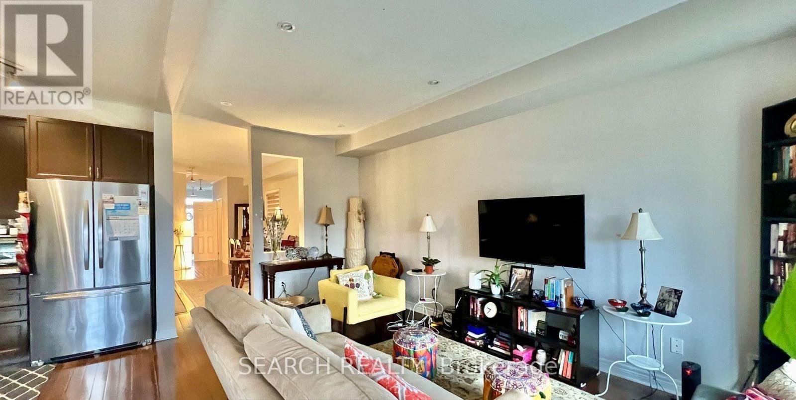7471 Saint Barbara Boulevard, Mississauga, Ontario  L5W 0G3 - Photo 9 - W12455663