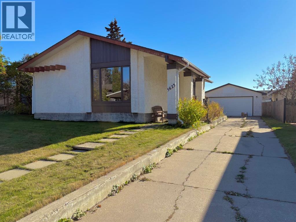 5623 55 Avenue, Rocky Mountain House, Alberta  T4T 1H6 - Photo 1 - A2263282