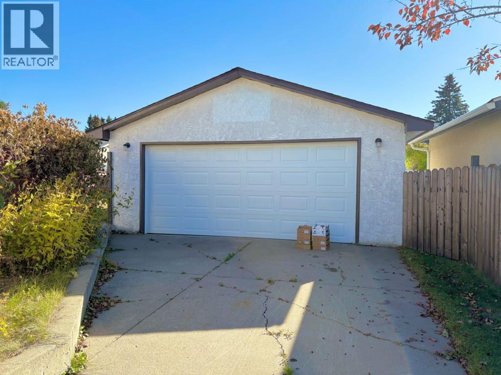 5623 55 Avenue, Rocky Mountain House, Alberta  T4T 1H6 - Photo 2 - A2263282