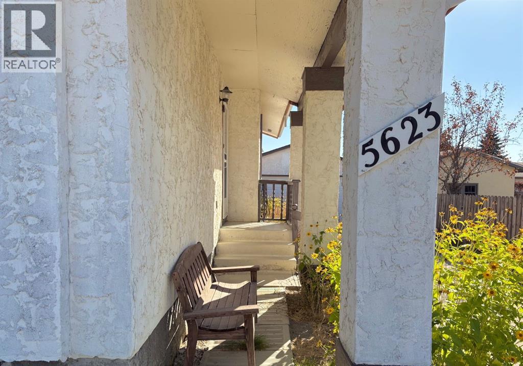 5623 55 Avenue, Rocky Mountain House, Alberta  T4T 1H6 - Photo 3 - A2263282