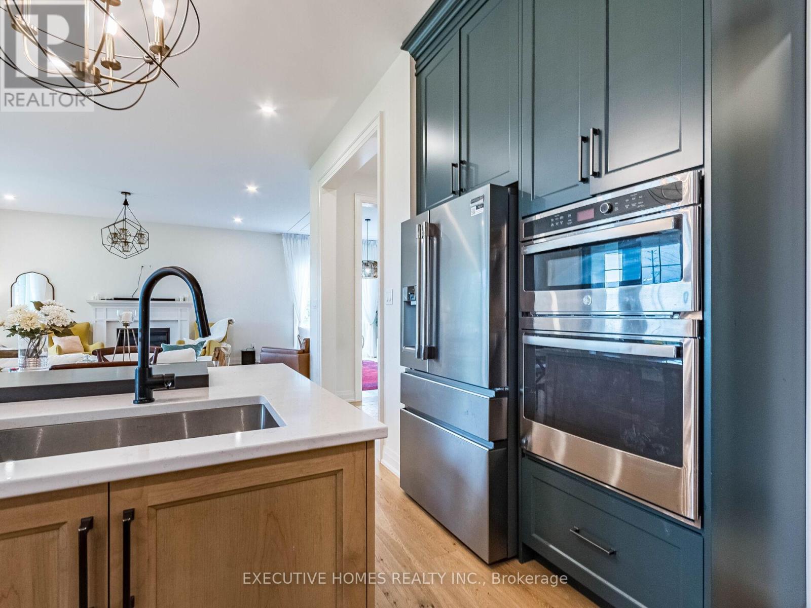 377 Manhattan Drive, London South, Ontario  N6K 4M7 - Photo 24 - X12455644