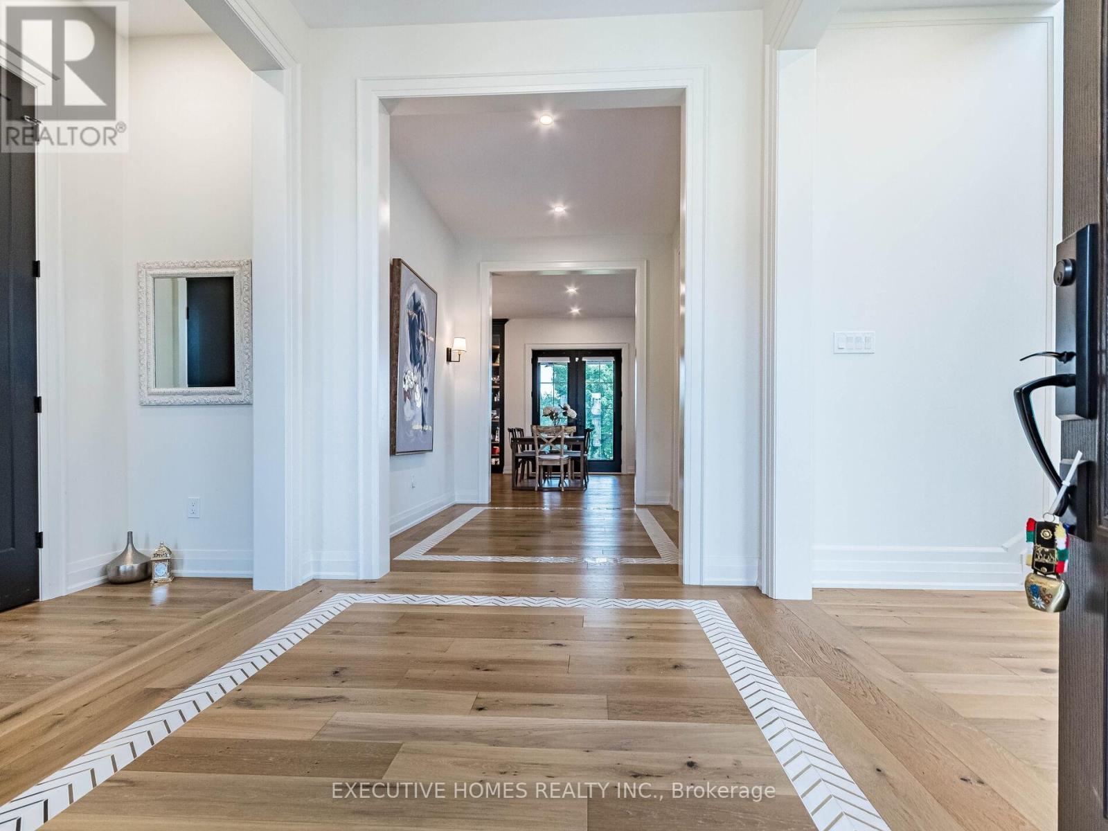 377 Manhattan Drive, London South, Ontario  N6K 4M7 - Photo 4 - X12455644