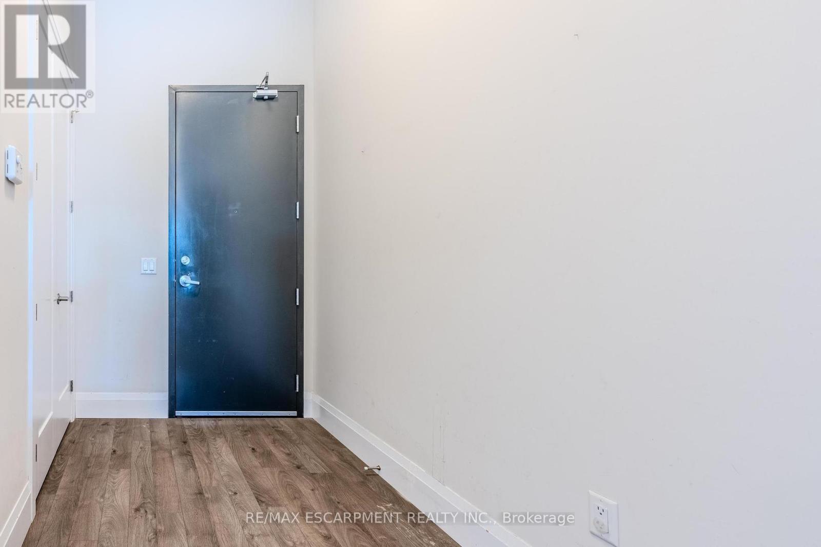 209b - 85 Morrell Street, Brantford, Ontario  N3T 4J6 - Photo 3 - X12455658