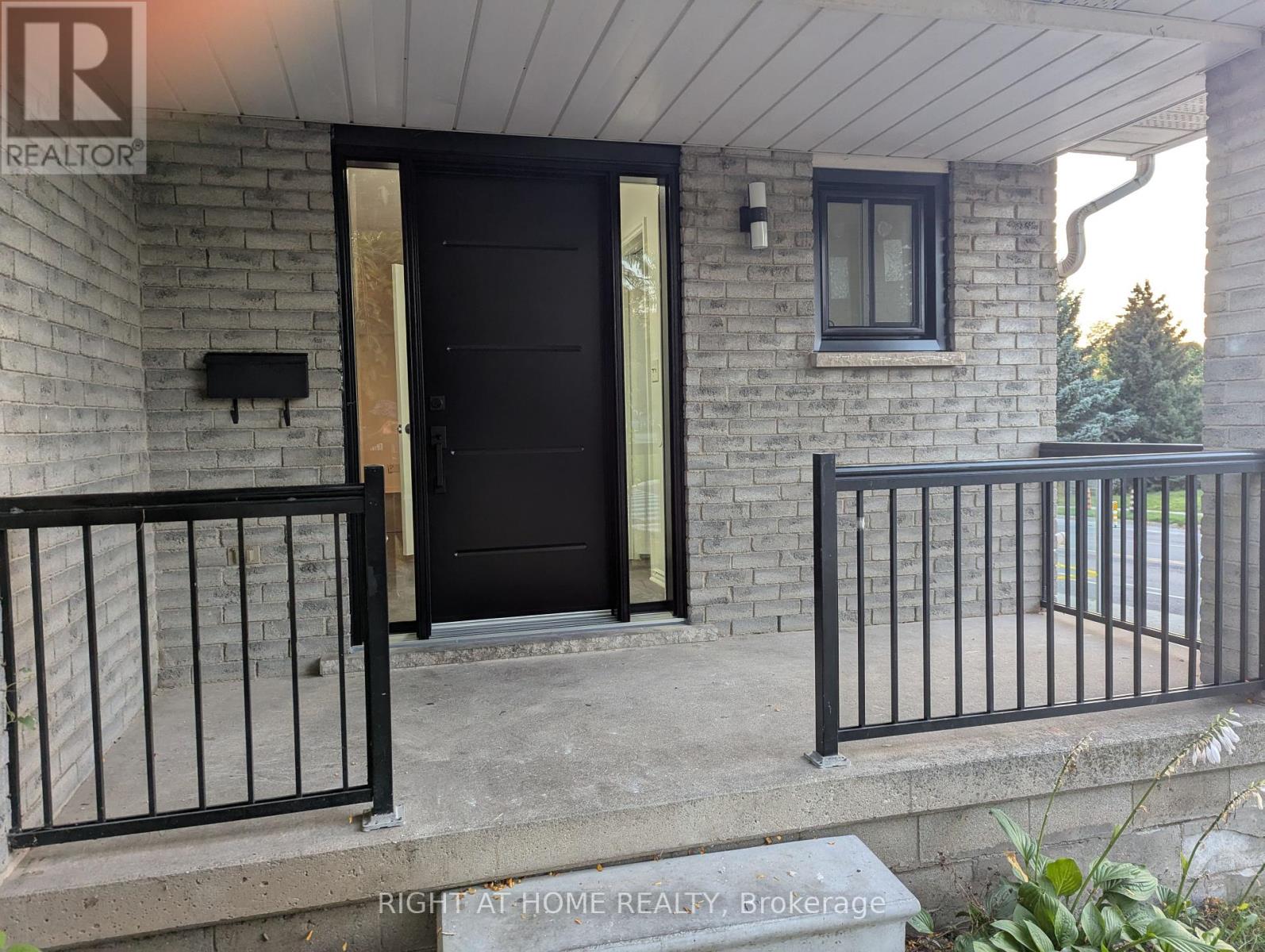 73 Skyview Drive, Hamilton, Ontario  L9B 1X5 - Photo 4 - X12455664