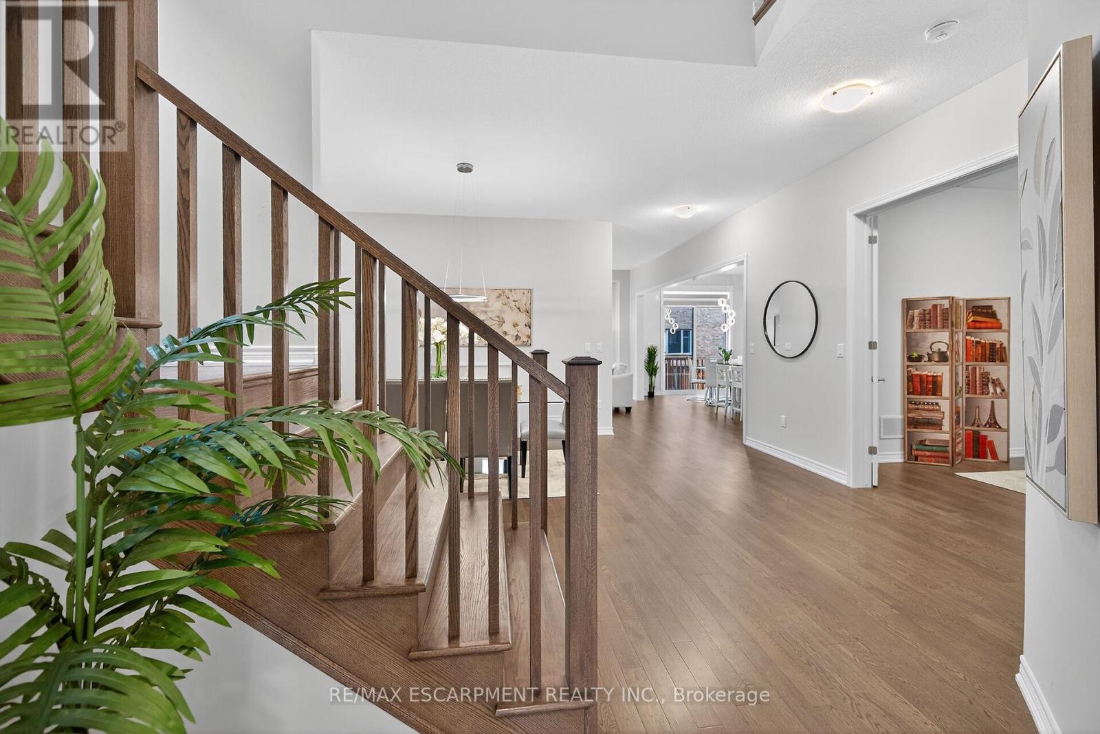 67 Starfire Crescent, Hamilton, Ontario  L8E 0K8 - Photo 4 - X12455666