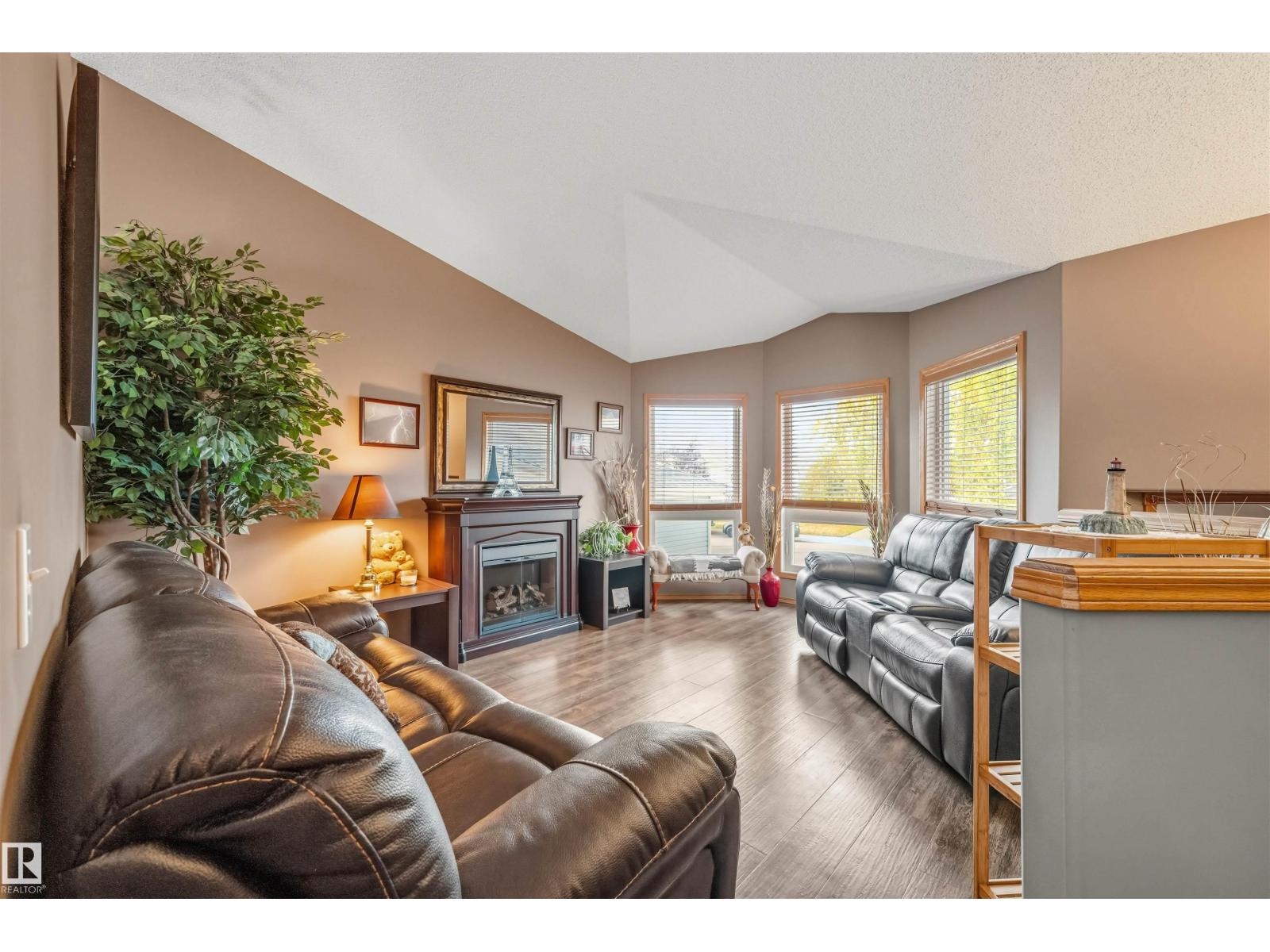 45 Dorian Wy, Sherwood Park, Alberta  T8H 1Y6 - Photo 4 - E4461596