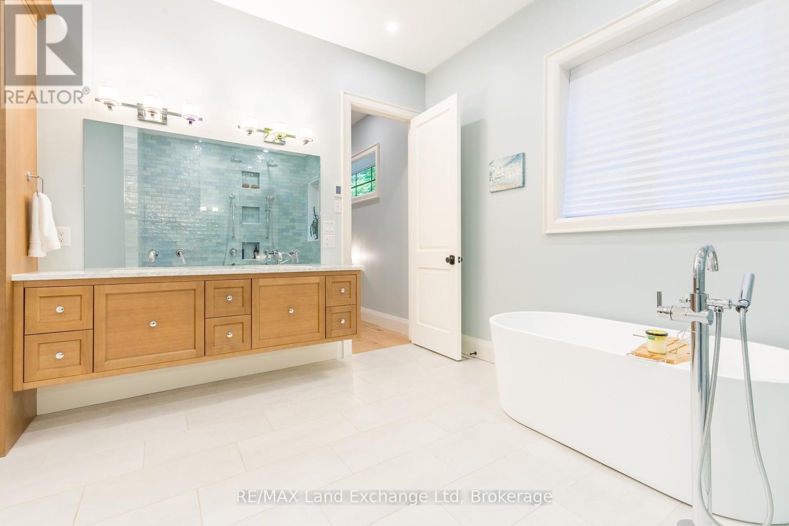 2220 (#4) Four Mile Creek Road, Niagara-On-The-Lake (Lakeshore), Ontario  L0S 1J0 - Photo 17 - X12453405