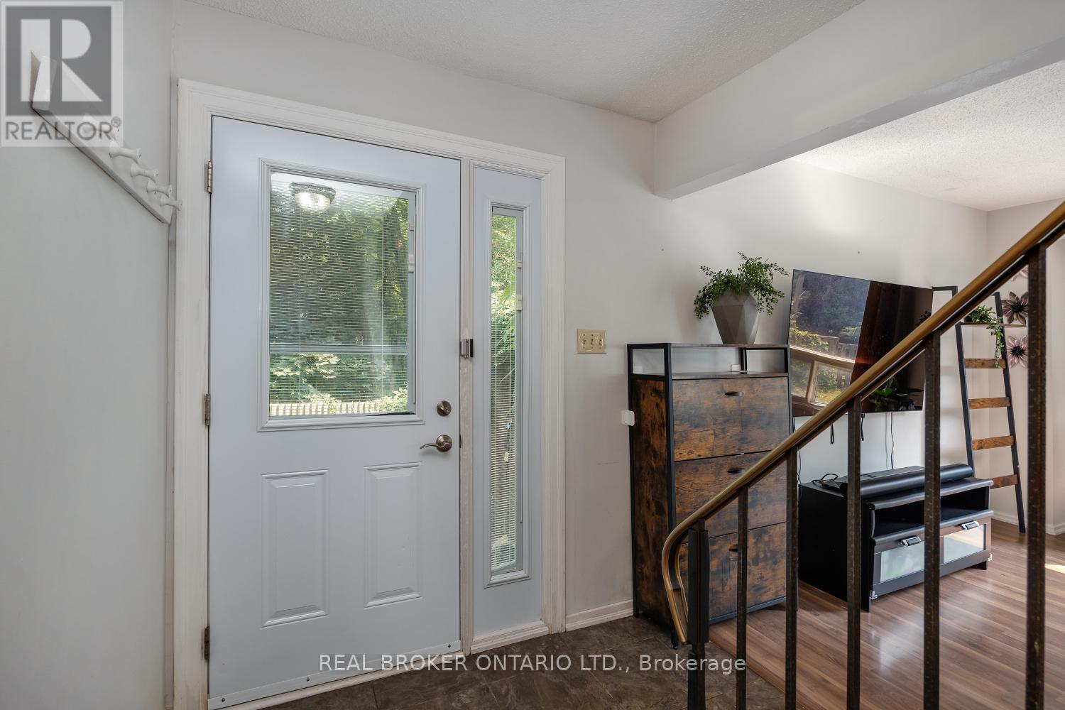 400 Wickham Court, Oshawa, Ontario  L1K 1N3 - Photo 6 - E12455694