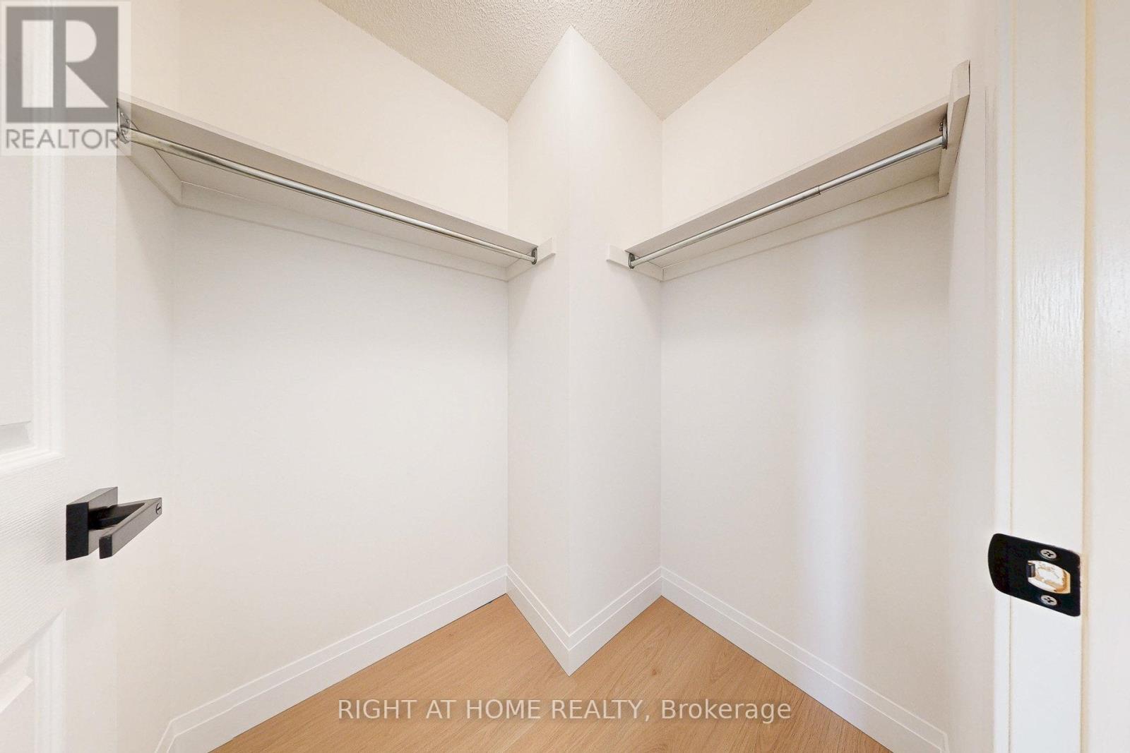 4324 Fairview Street, Burlington, Ontario  L7L 7A2 - Photo 19 - W12455679