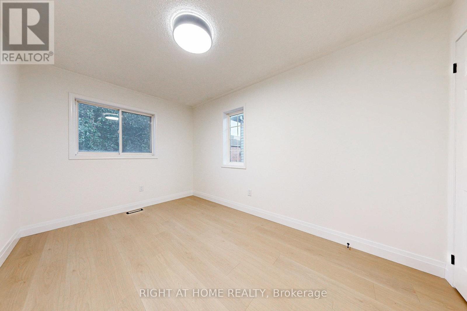 4324 Fairview Street, Burlington, Ontario  L7L 7A2 - Photo 29 - W12455679