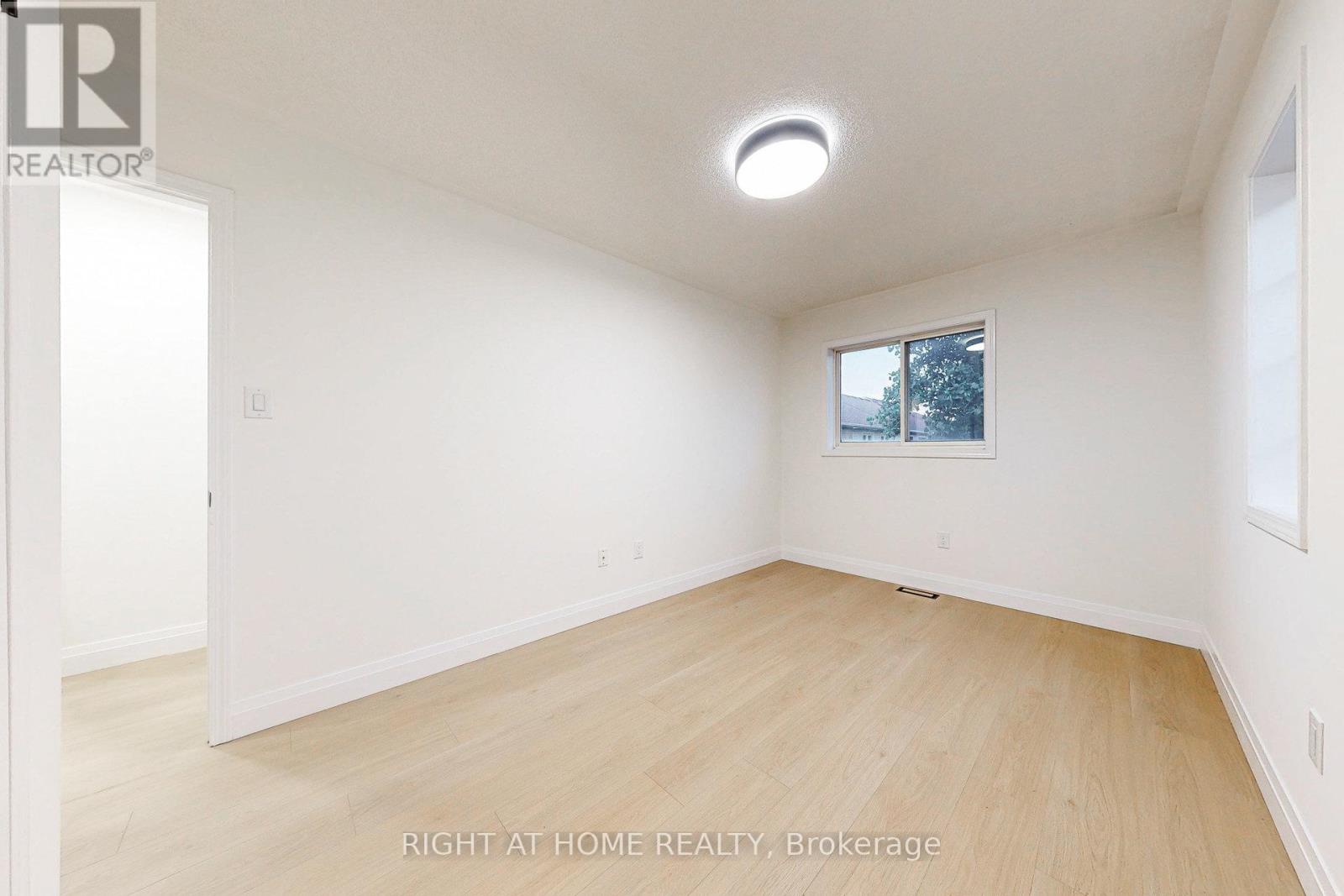 4324 Fairview Street, Burlington, Ontario  L7L 7A2 - Photo 30 - W12455679