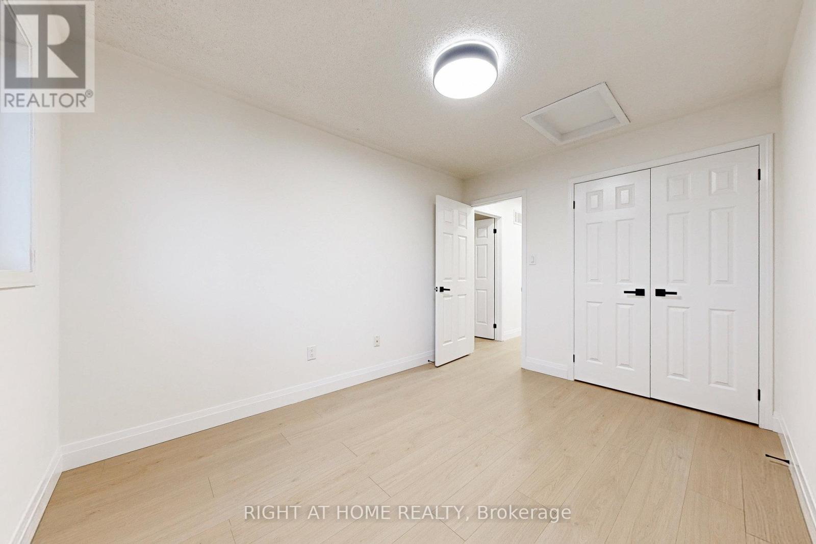 4324 Fairview Street, Burlington, Ontario  L7L 7A2 - Photo 33 - W12455679