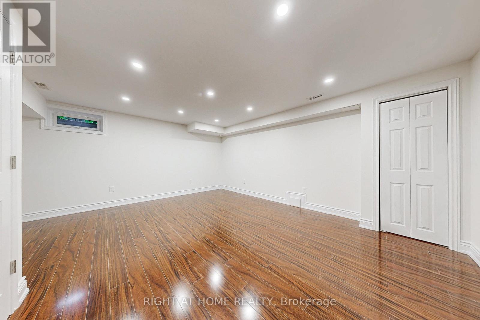4324 Fairview Street, Burlington, Ontario  L7L 7A2 - Photo 36 - W12455679